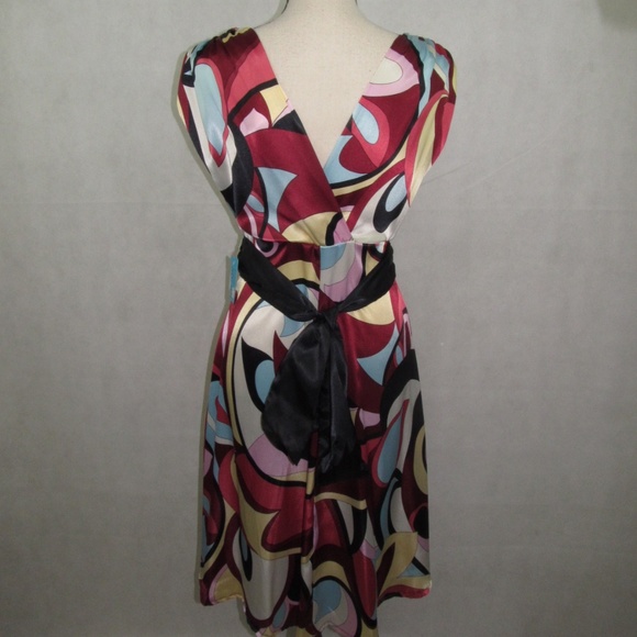 Roulette Dress V Neck Size 6 Sash Flower Design - Picture 7 of 7